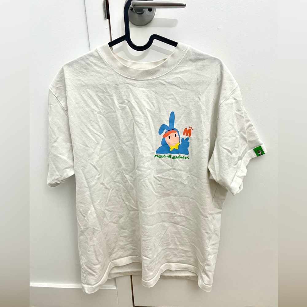 Stylish white t-shirt with rabbit design